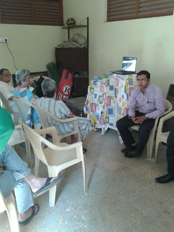 free-eye-check-up-camp-at-vile-parle-west-1